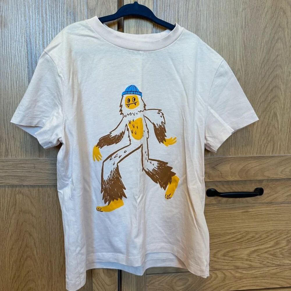 Amazon Essentials Boys Medium 8 Beige Cotton Yeti Graphic T-Shirt beige